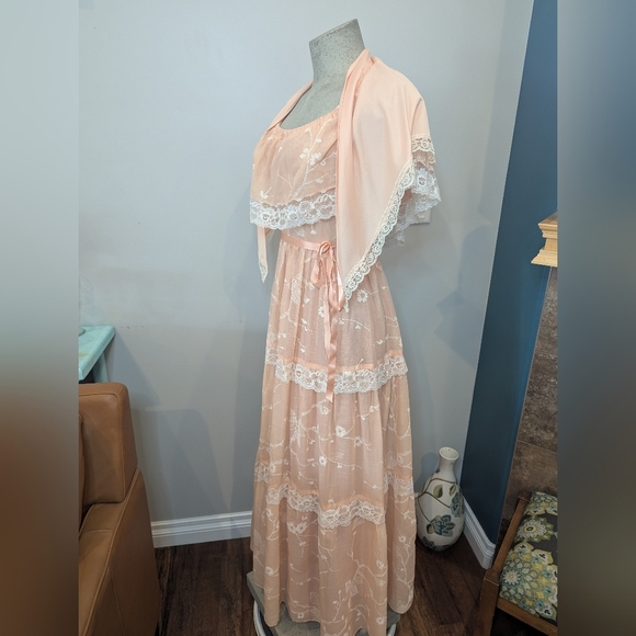 Vintage 1970s Peach & Ivory Prairie, Cottagecore, Maxi Dress & Shawl Sz 6 - Picture 9 of 17